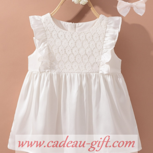 Robe blanche smock avec dentelle pour bébé livraison Antananarivo