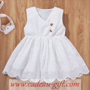 Robe blanche pour bébé en livraison à Antananarivo