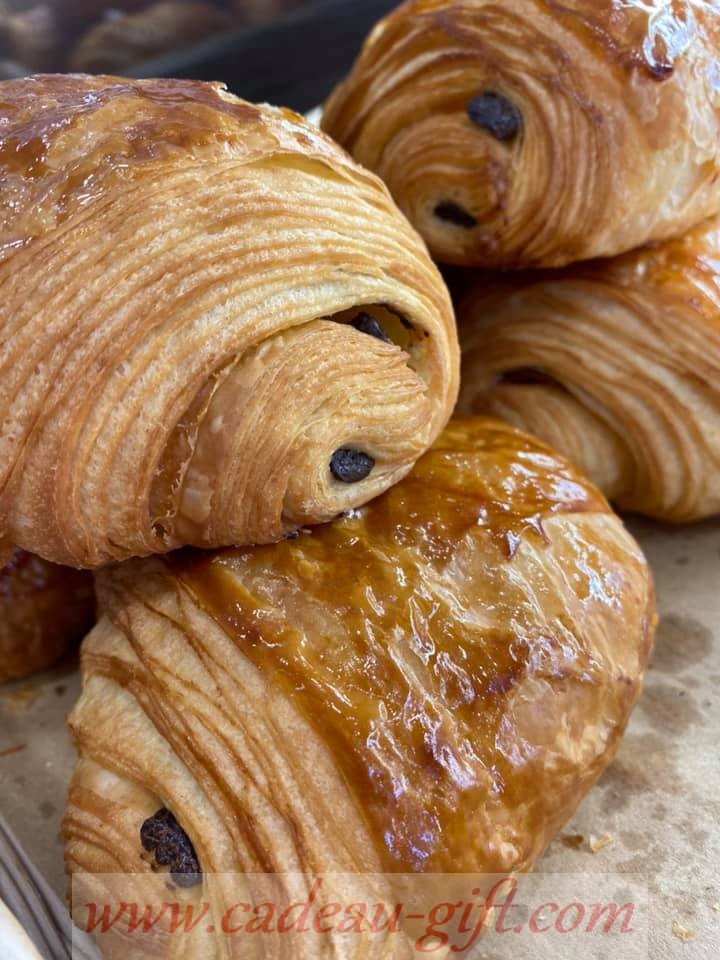 Croissants et pains au chocolat Cadeau Gift Madagascar